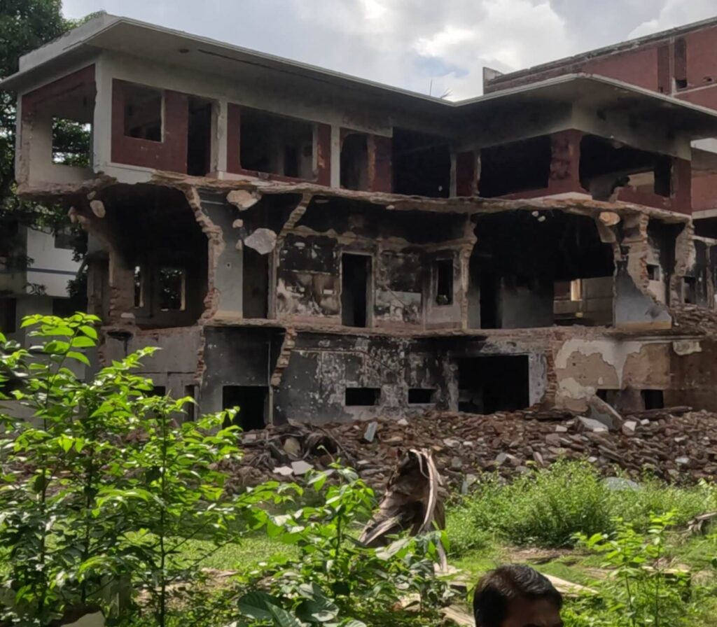 dhanmondi-32-no-bari