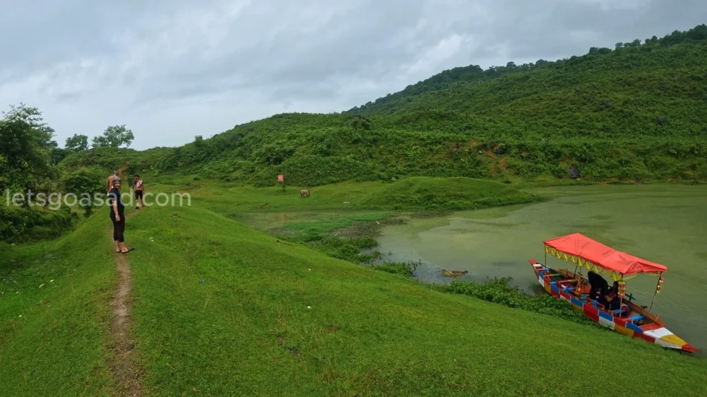 শহীদ সিরাজ লেক বা নীলাদ্রি লেক