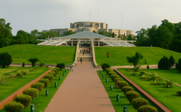 ঢাকার সবুজ স্বর্গ: চন্দ্রিমা উদ্যান/জিয়া উদ্যান Dhaka’s Green Paradise: Chandrima Udyan/Zia Udyan ঢাকার সবুজ স্বর্গ চন্দ্রিমা উদ্যান-জিয়া উদ্যান Dhakas Green Paradise- Chandrima Udyan-Zia Udyan
